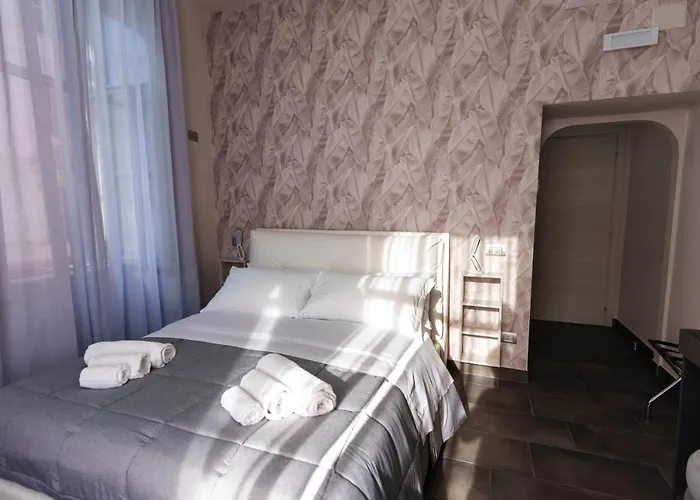 Julia Luxury בית הארחה 4*
