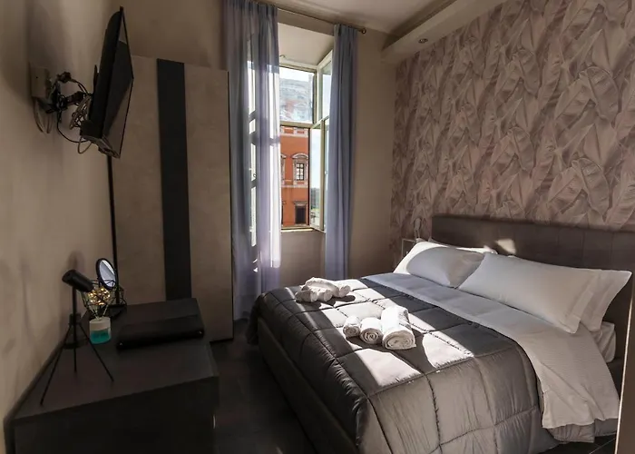 Julia Luxury בית הארחה 4*