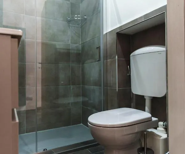 בית הארחה Julia Luxury 4*
